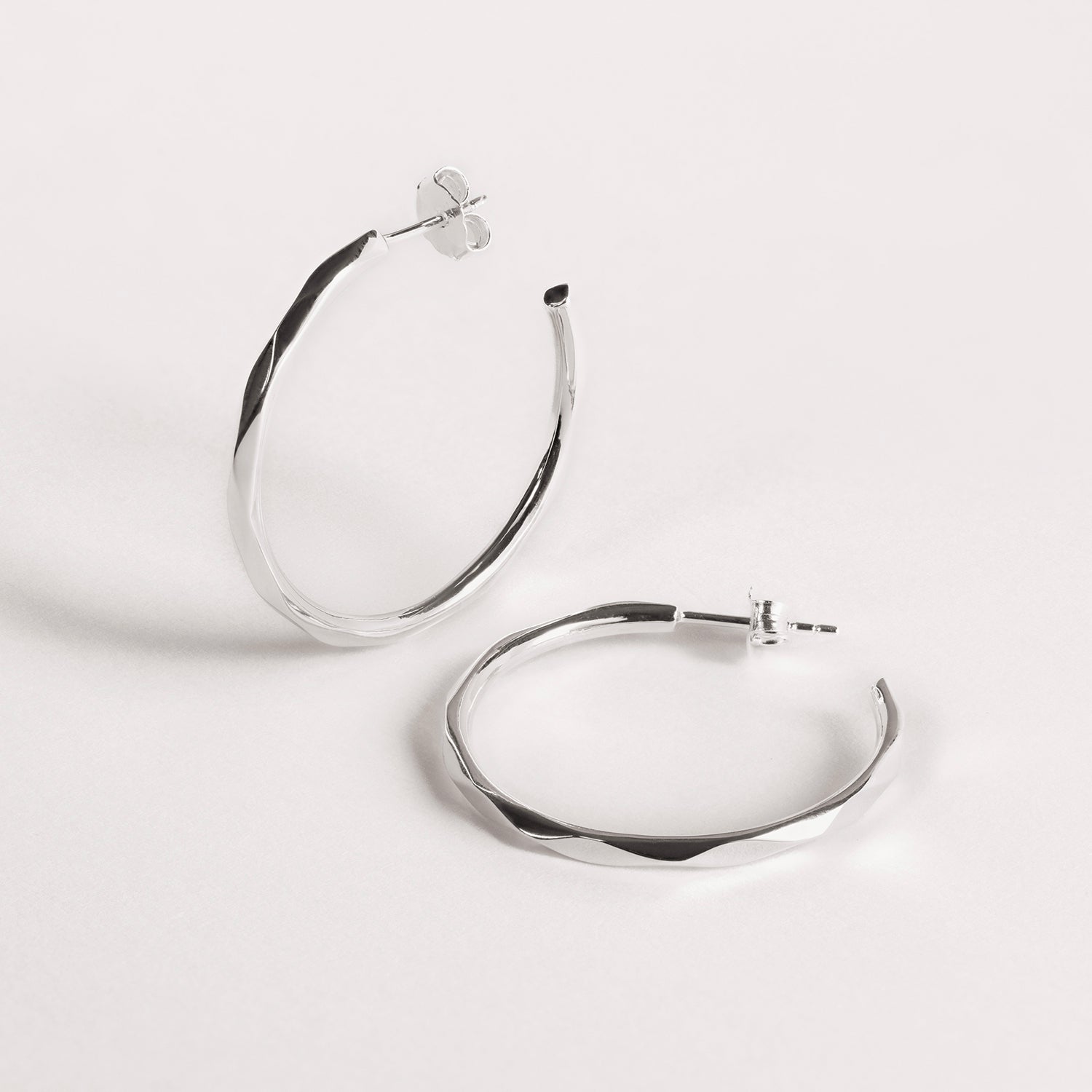 Nova Faceted Hoop