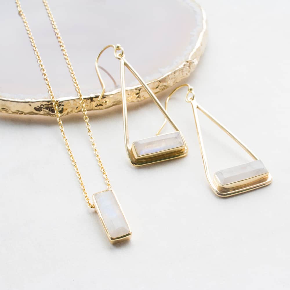gold-and-moonstone-manhattan-pendant-and-swing-earring-set---1000px_3.jpg