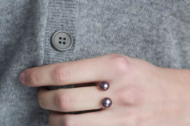 web-silver-double-peacock-black-pearl-ring.jpg